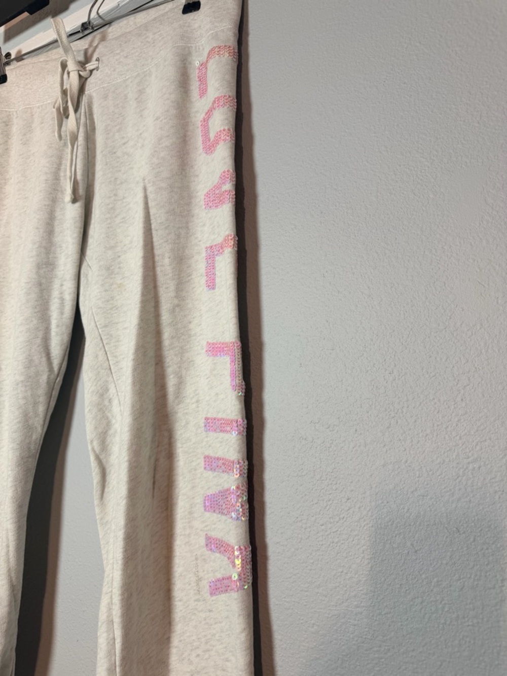 Victoria's Secret PINK Sequin Cropped Jogger Sweatpants Size Small Gray Midrise - Picture 3 of 9